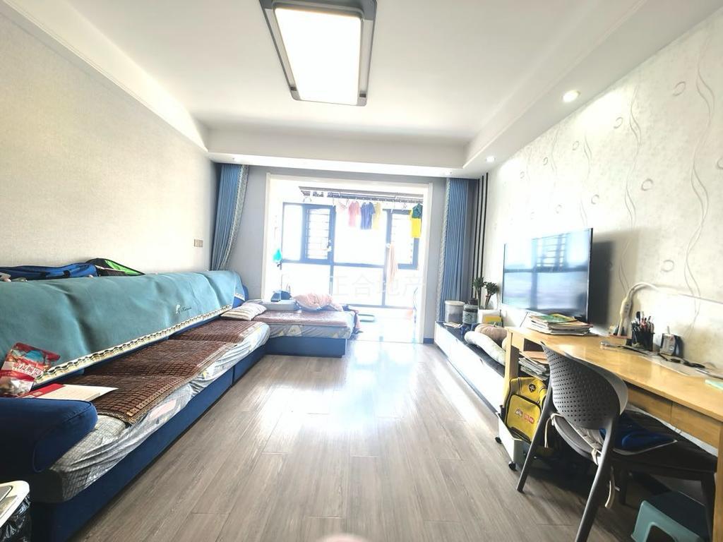 吾悦旁，电梯小高层，荣怀，精装三房二卫，证件满二。采光好，好楼层