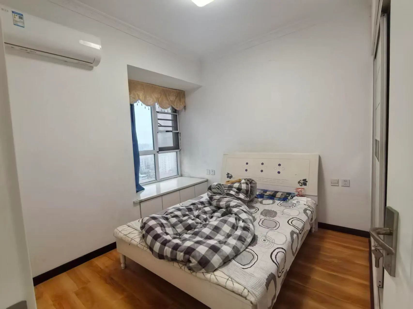 捡漏，和合国际城，电梯好楼层，边户，​送车位，精装三房