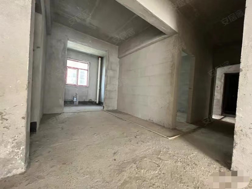 16，风和日丽，单价4800，毛坯急售，房子带一个入户花园，电梯好楼层，码上满二