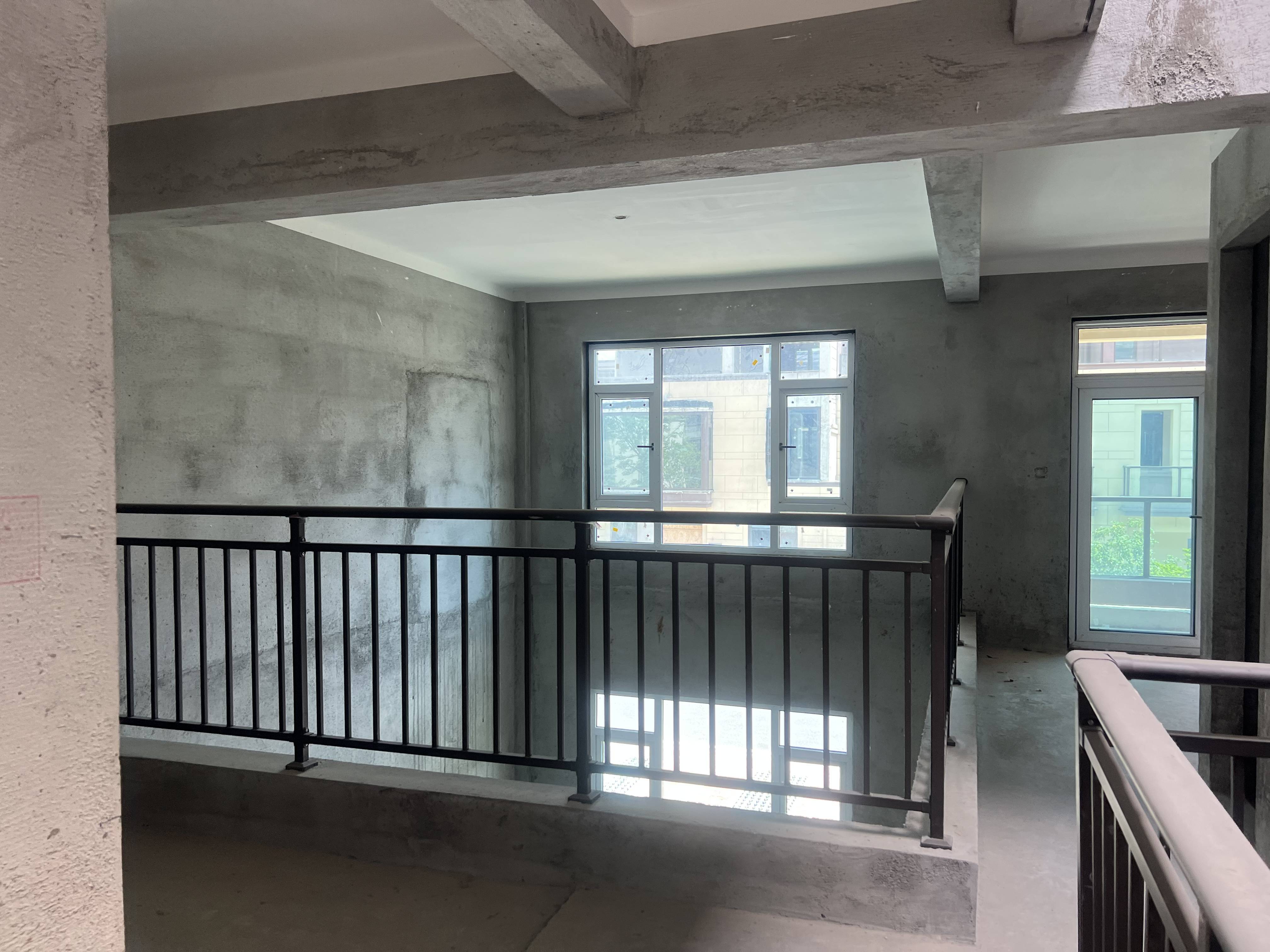 直降60万，祥生观棠府边户联排别墅，大院子，急卖，随十看房，可谈