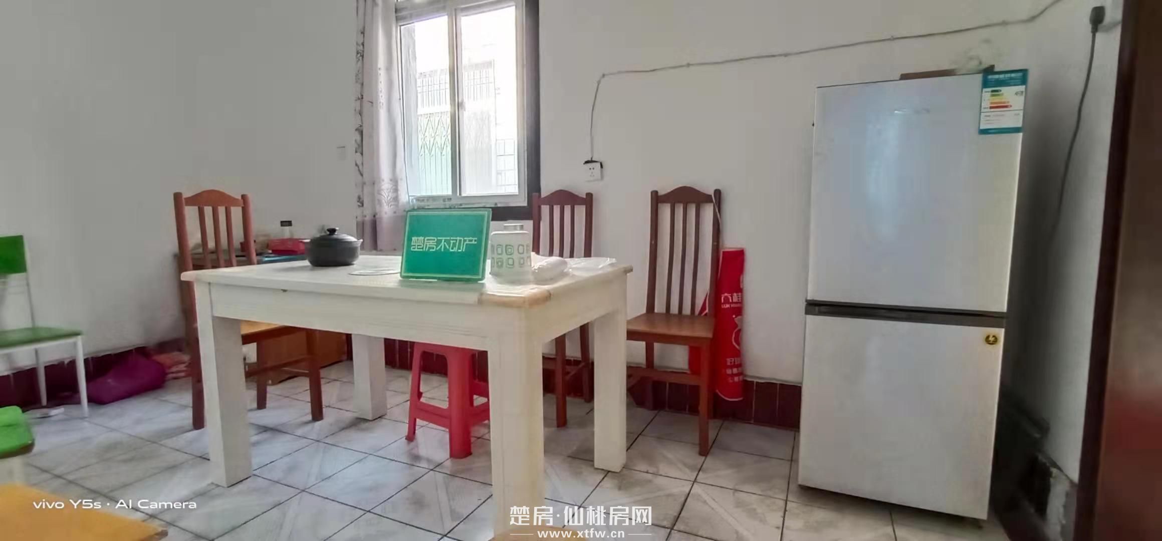 黄荆小区私房两杆三层出行方便好停车急售