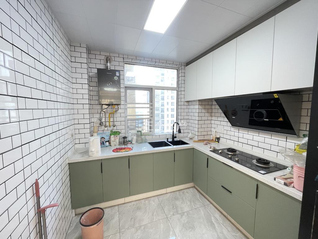 城南，领秀城，精装三房两卫，人车分流小区，好楼层，成色新，证满二