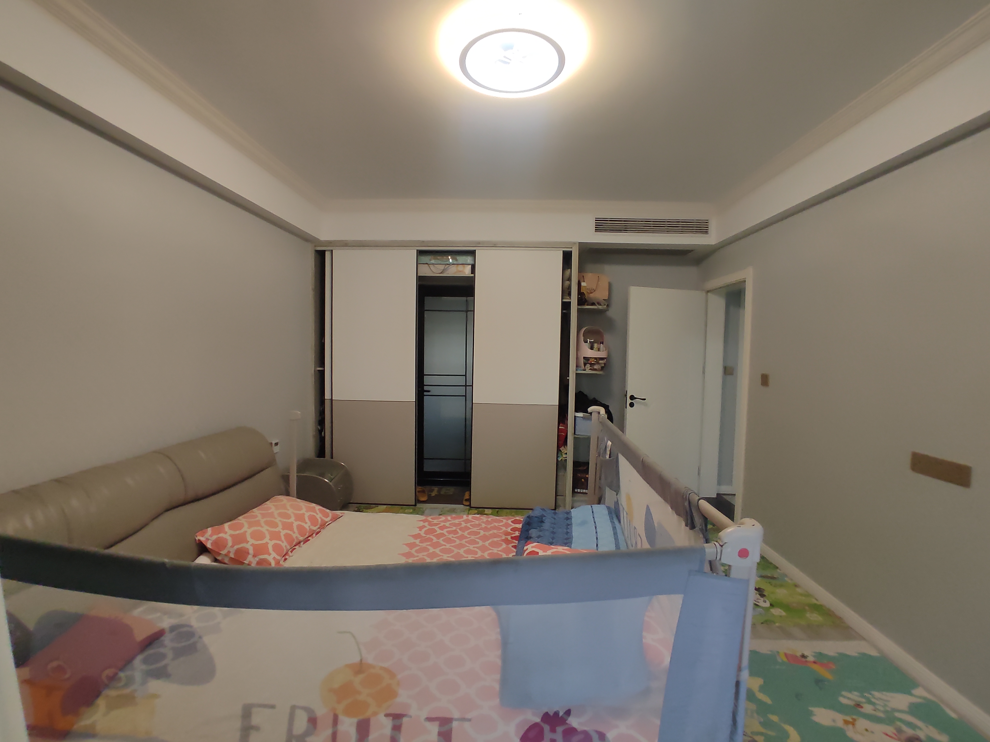 领秀城  精装大三房带车位一起卖  小区环境好  看房方便