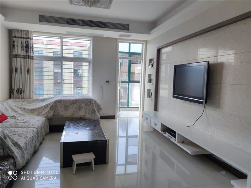 香岸华府精装3房，装修都用的环保材料，采光很好，没有住过