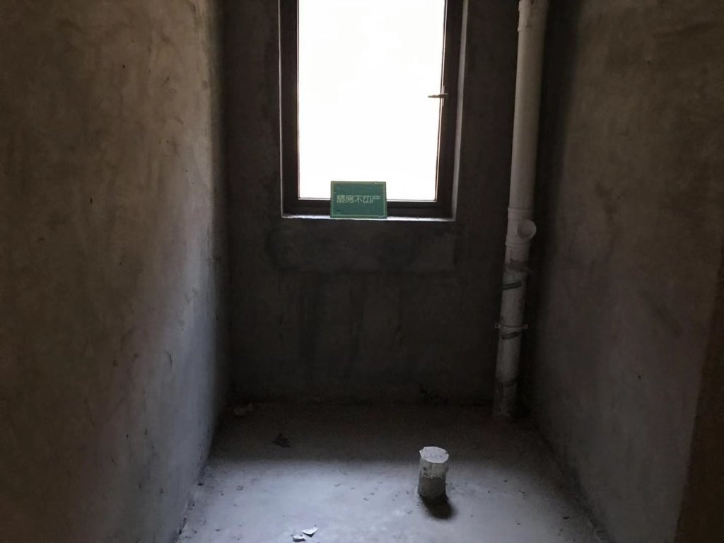 城西大盘绿地华庭香格里拉一二楼毛坯复式带花园空气清新天然氧吧房东诚意出售