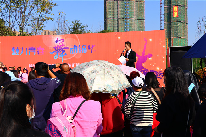 锦华首府携手海燕艺术联谊汇演正在进行中！