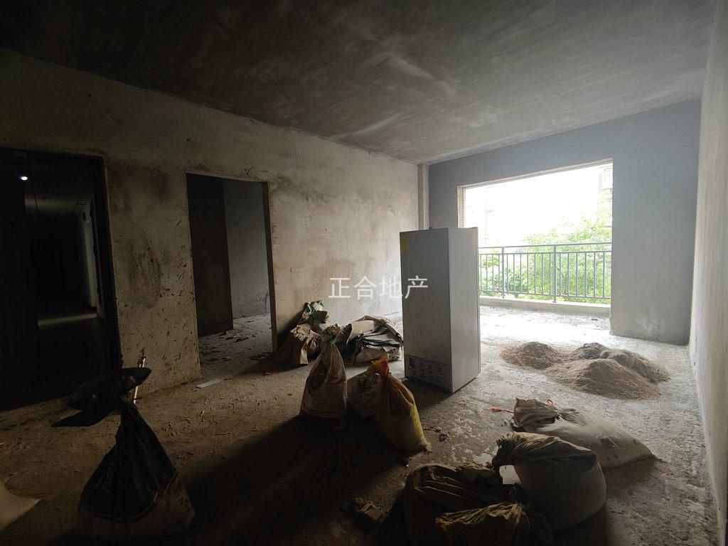 城南，城市丽景，边户，毛坯三房，单价3500，小高层，采光好，诚心出售