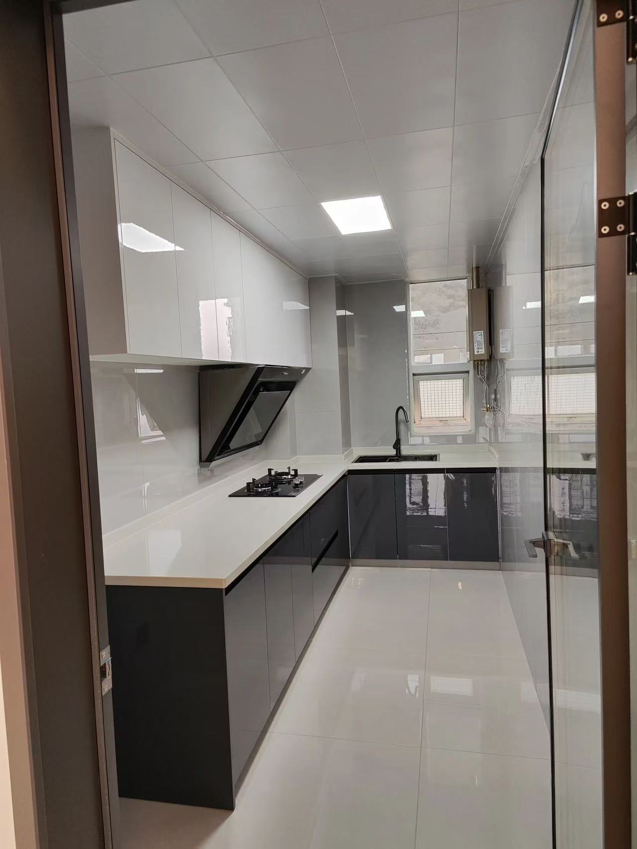 降价了，商城老三中附近，三合鑫城，单价4字头，全新精装4房，中间楼层，诚心出售，看中可谈