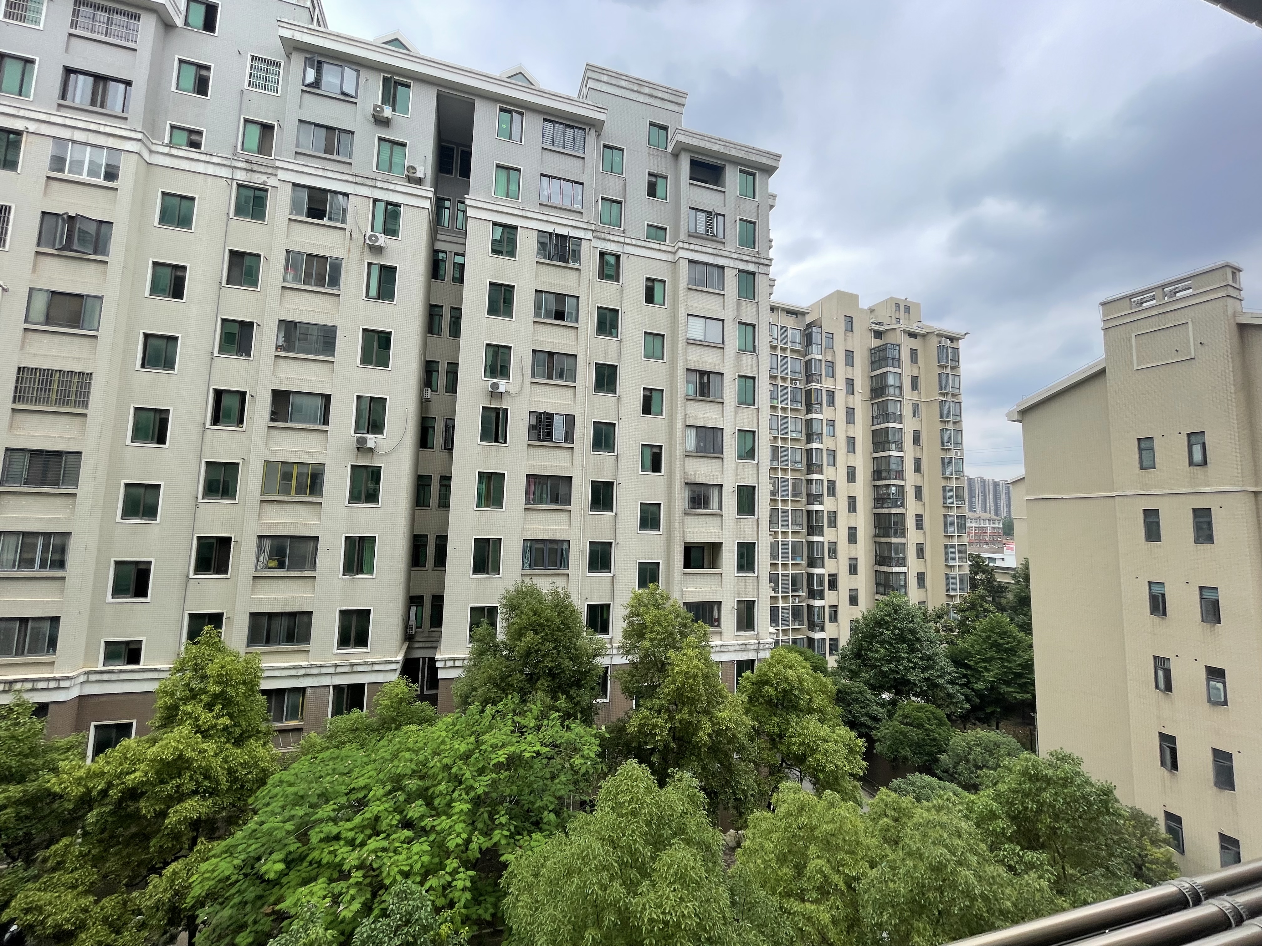 锦绣龙城电梯房带露台装修房子毛坯价城东刘潭公园