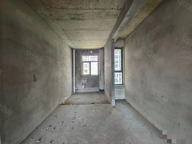 城南，新城壹号五期，电梯洋房，满两年，毛坯3室2厅2卫，南北通透