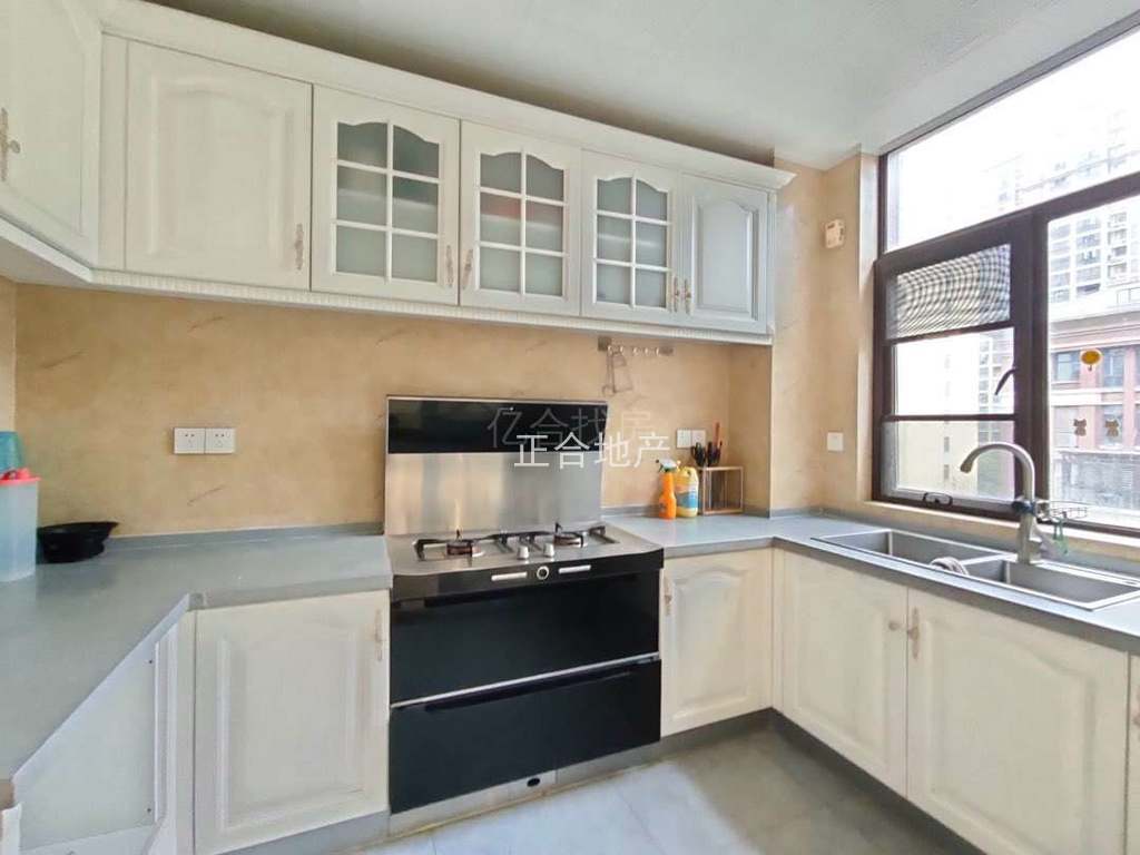 房东急售，城南新城壹号，大平层，电梯入户，花园洋房，好楼层，带车位