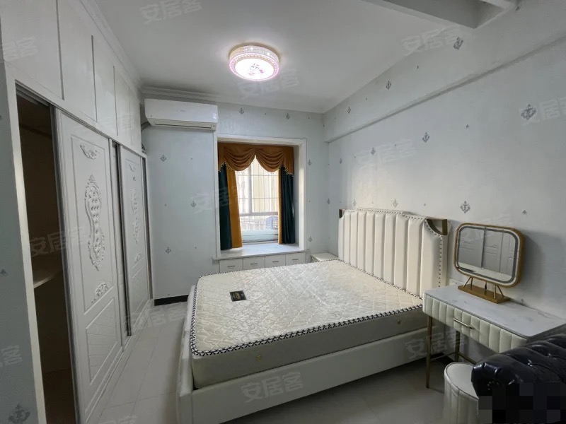 172，和合国际4期，20万 ， 1室1厅1厨1卫，成色新，拎包入住