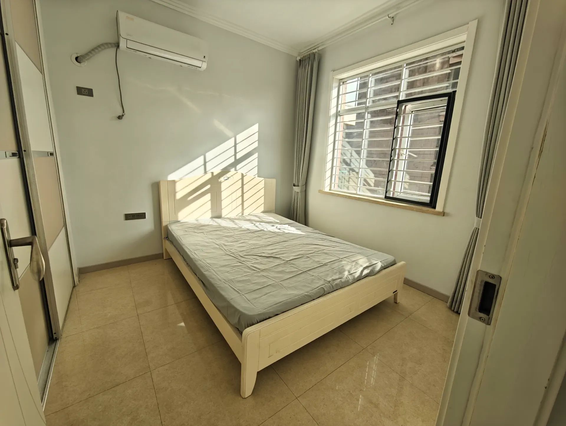 城西，纽芬兰旁，天下城市星座，单价3400电梯房，精装3房2卫，中间楼层，满二