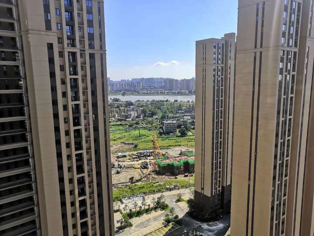 滨江满庭春毛坯大三房江景房南北双阳台房主诚意出售