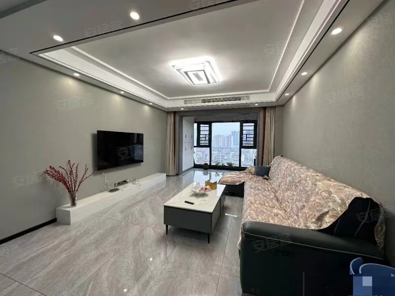 急售，武商旁，次新小区 ，中间好楼层， 9.99成新，电梯精装三房 ，南北通透，采光视野好