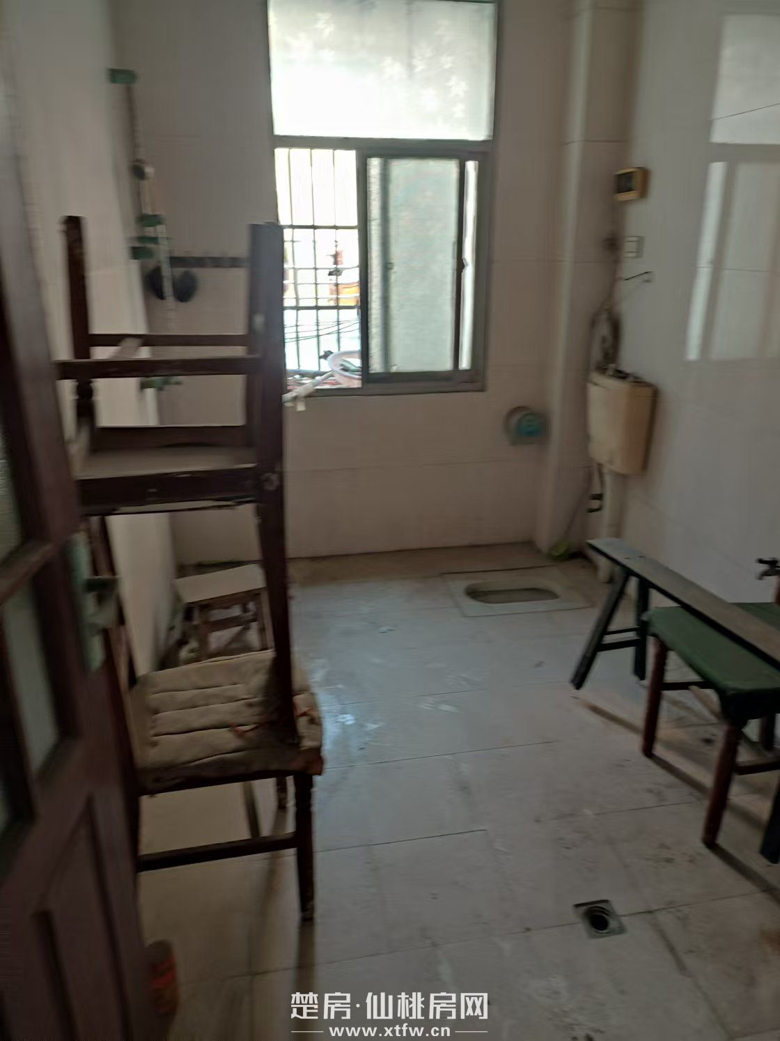 大洪路西一巷仙桃中学三层私房诚心出售，可开厂房电商办公，可以做门面，车可以停屋内或门口，中介勿扰！