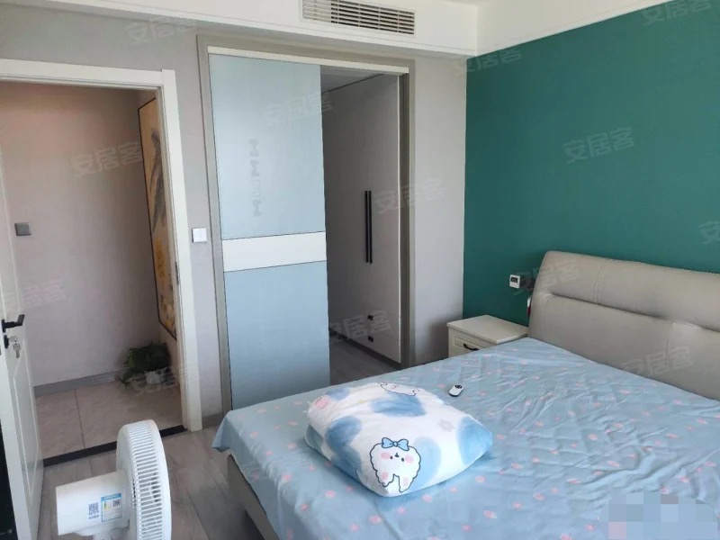 捡漏，御湖世家，精装大三房两卫，9.9成新，好楼层。拎包入住