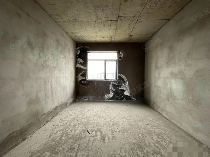 捡漏，新城壹号五期，边户，单价4500，精装3房2卫，双阳台，诚心出售