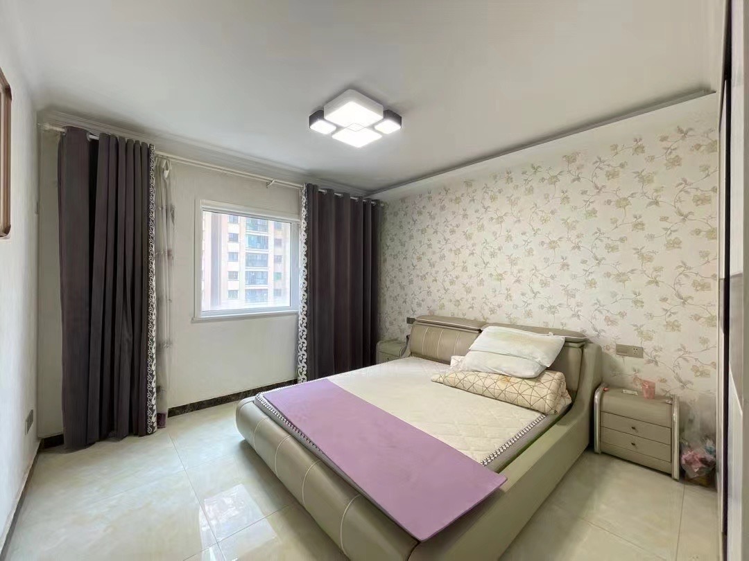 70，捡漏！！满庭春，带供暖，精装大三房边户，单价5500，电梯小高层，好楼层