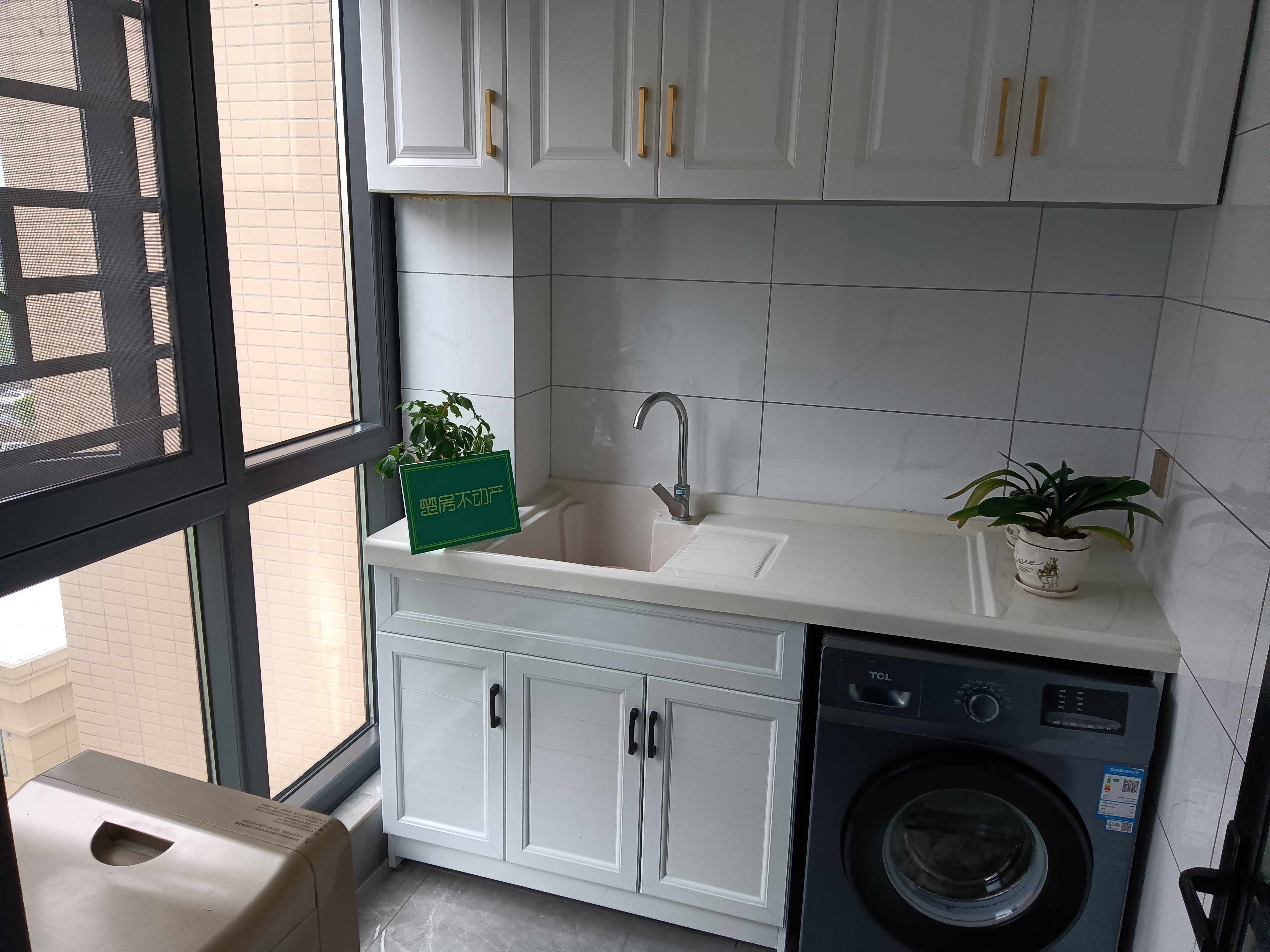 沔阳学府园全新装修大三房中间好楼层