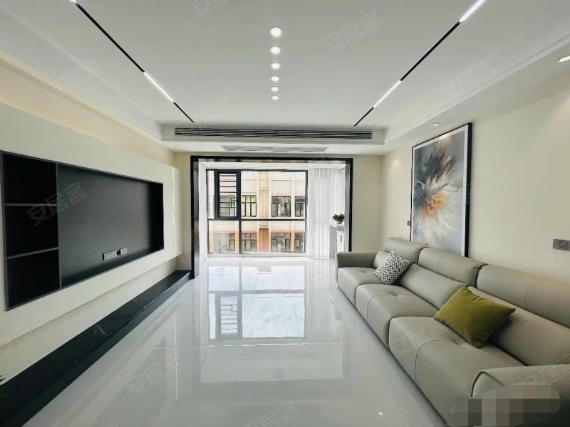 亏本出，城南 沔阳公馆，电梯小高层，中间好楼层  全新精装三房， 满二