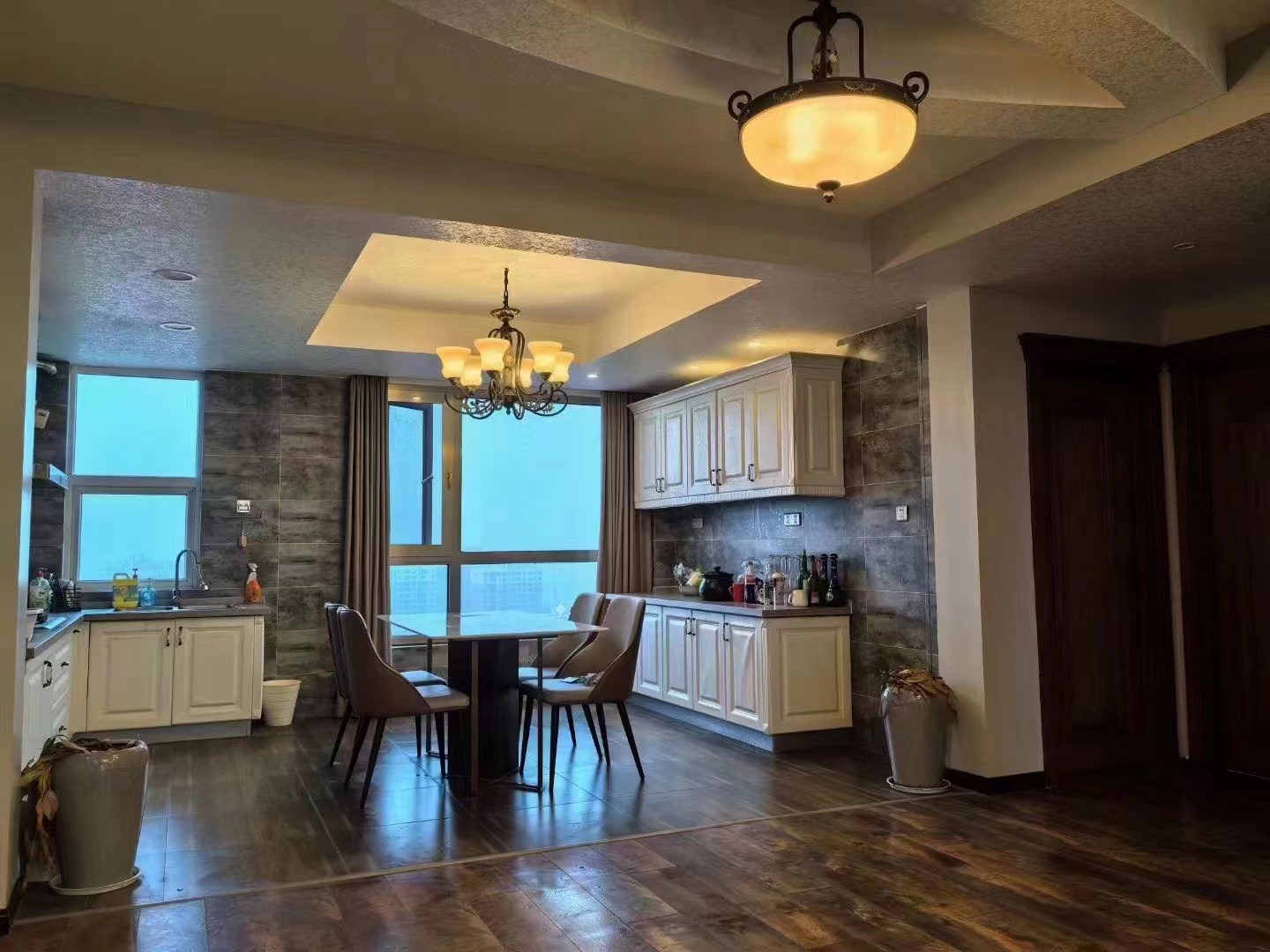 秒sha价，亏本急售，新三中旁，豪装三房，房东诚心出