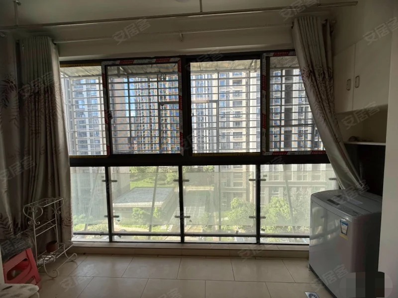 吾悦旁，单价4600，双阳台，东边户，电梯小高层，精装三房，新三中大门口，