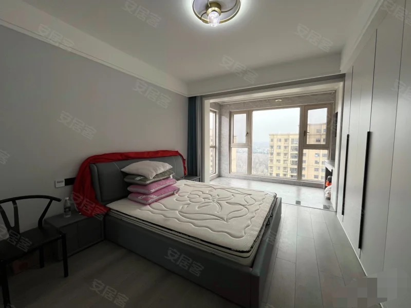 新二中二小旁，沔阳清华园，精装大三房两卫，可拎包人住！单价5字头，老证