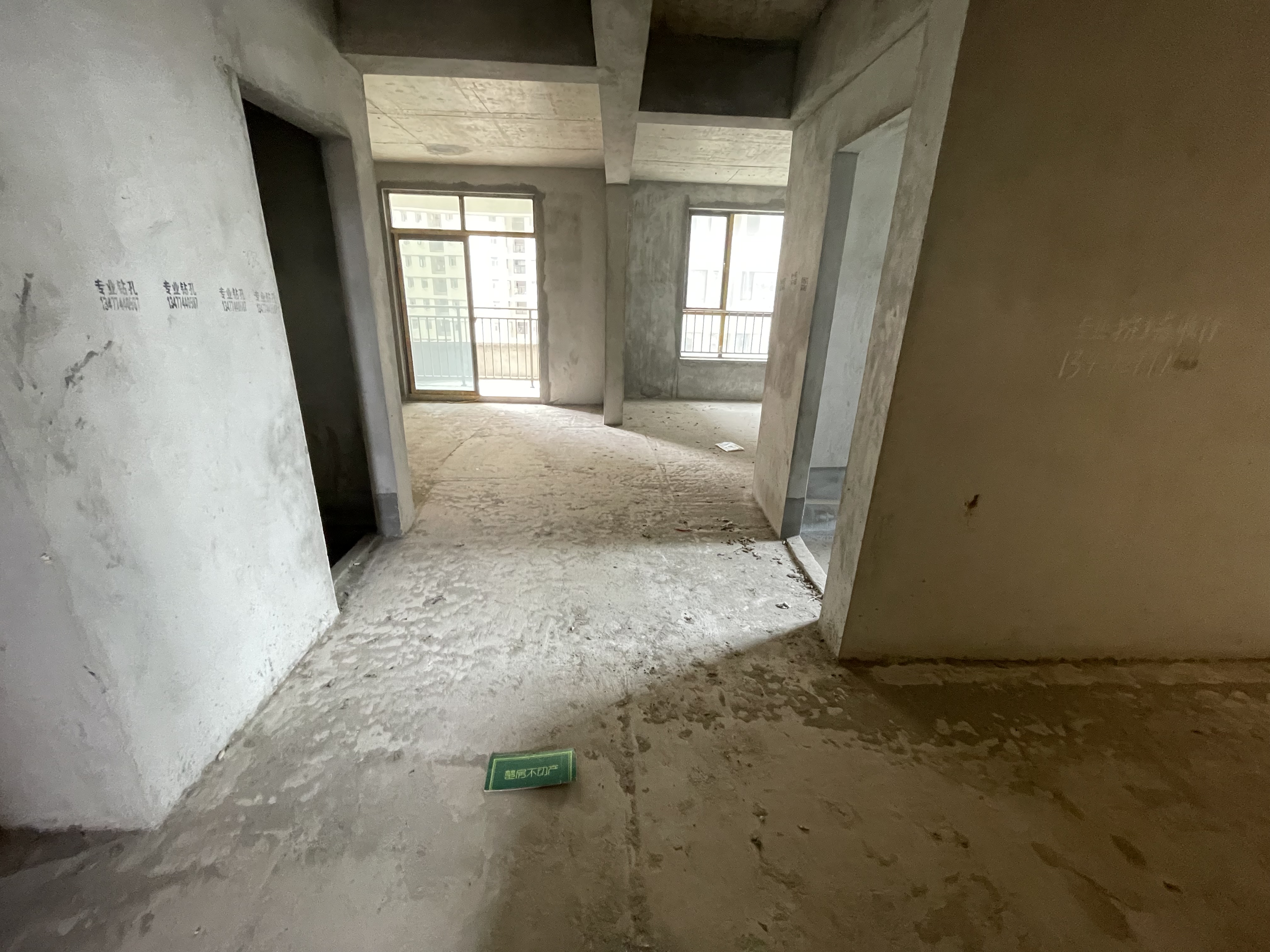 颐和公馆三房两卫颐和公馆毛坯小三房诚心出售看房方便