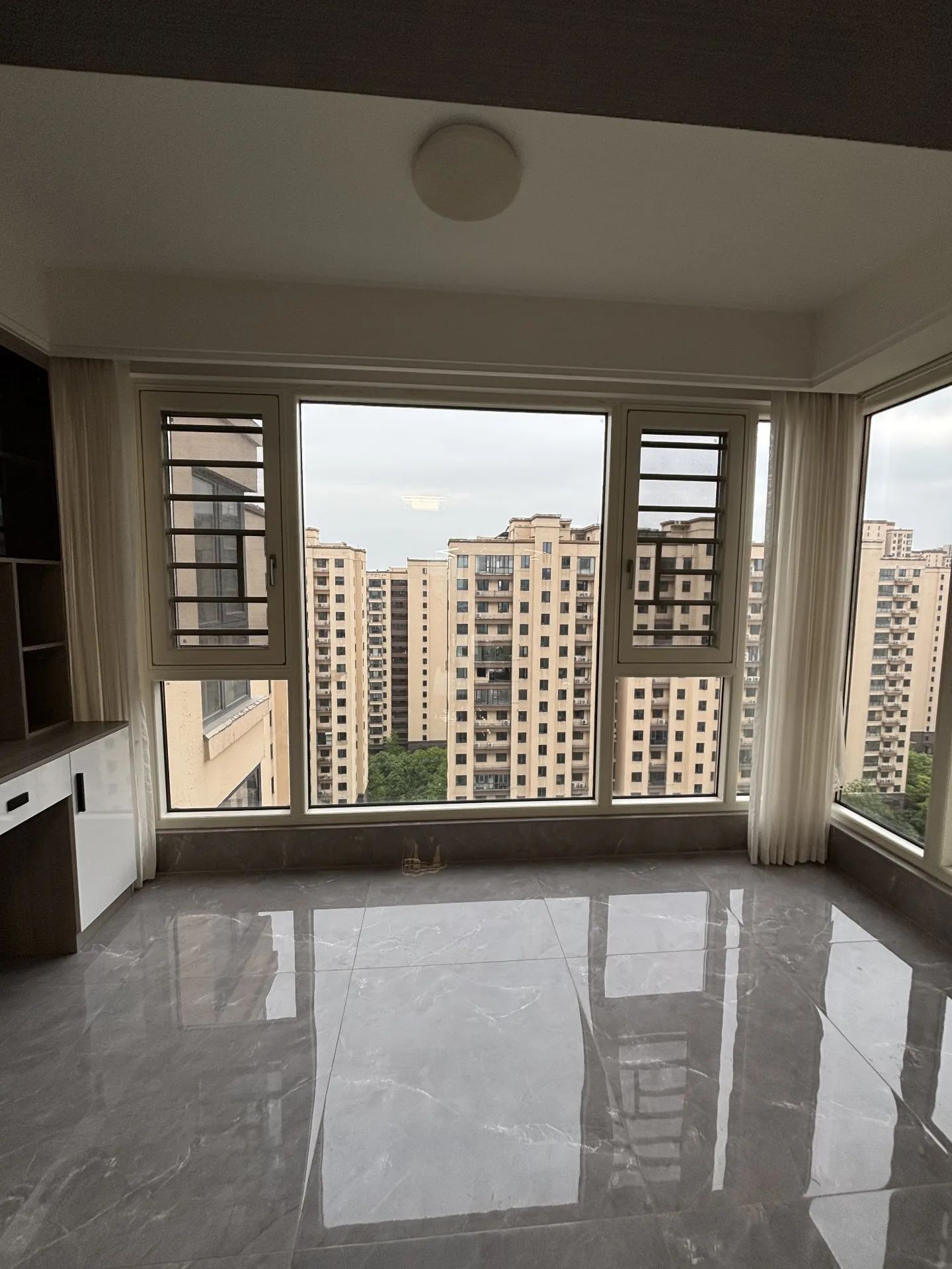 城南，荣怀，精装两房，小高层，中间好楼层，证满二