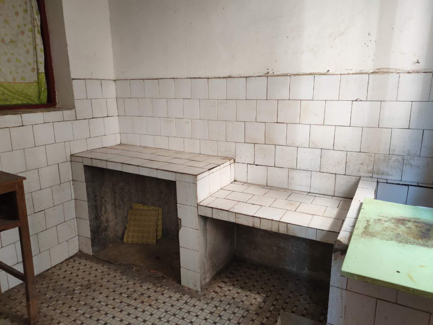 新生街 旁边单位宿舍楼三楼价格优