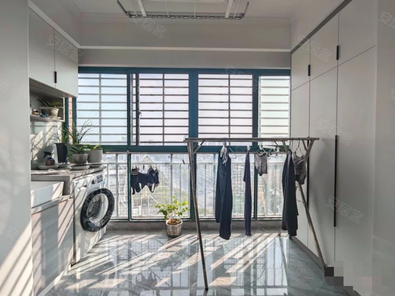 降价了降价了，城区好地段，时代广场，精装电梯3房，好楼层，9成新，拎包即住，