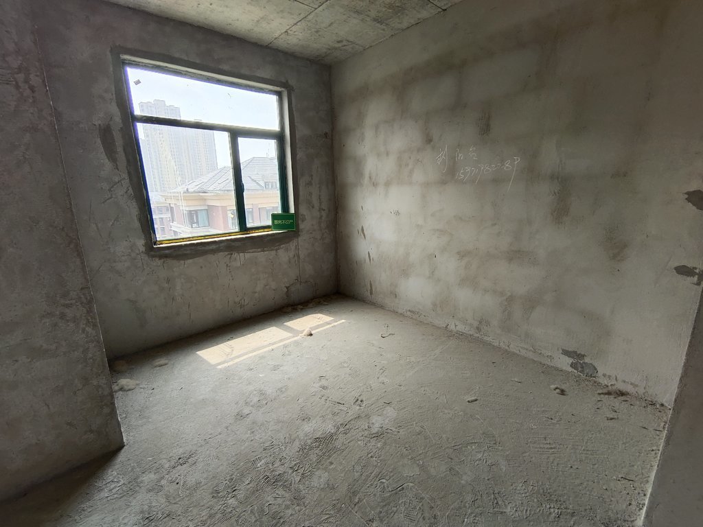 新城一号五期五期花园洋房毛坯三房看房方便