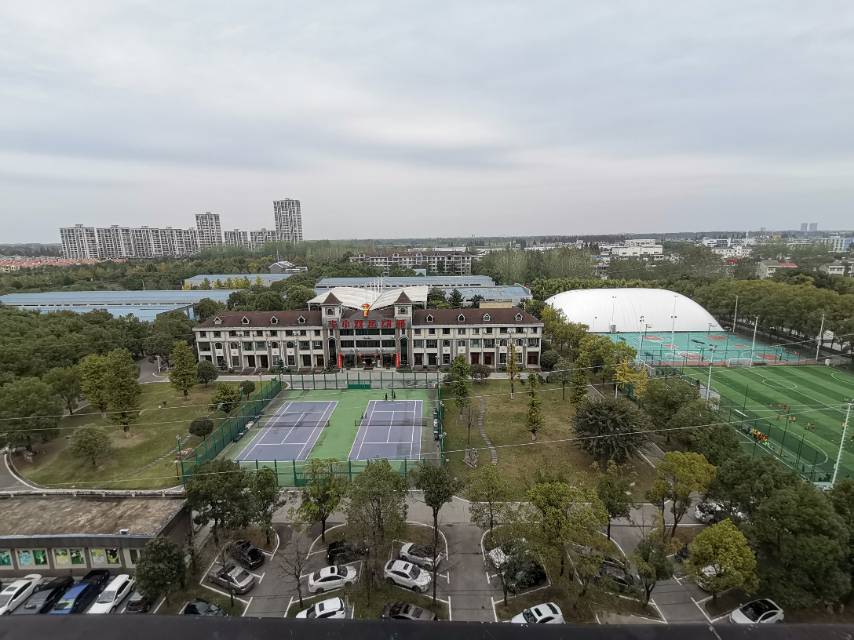 急售-绿地华庭天然氧吧，上下分层两户进出。产权面积254平米，使用面积315平米。