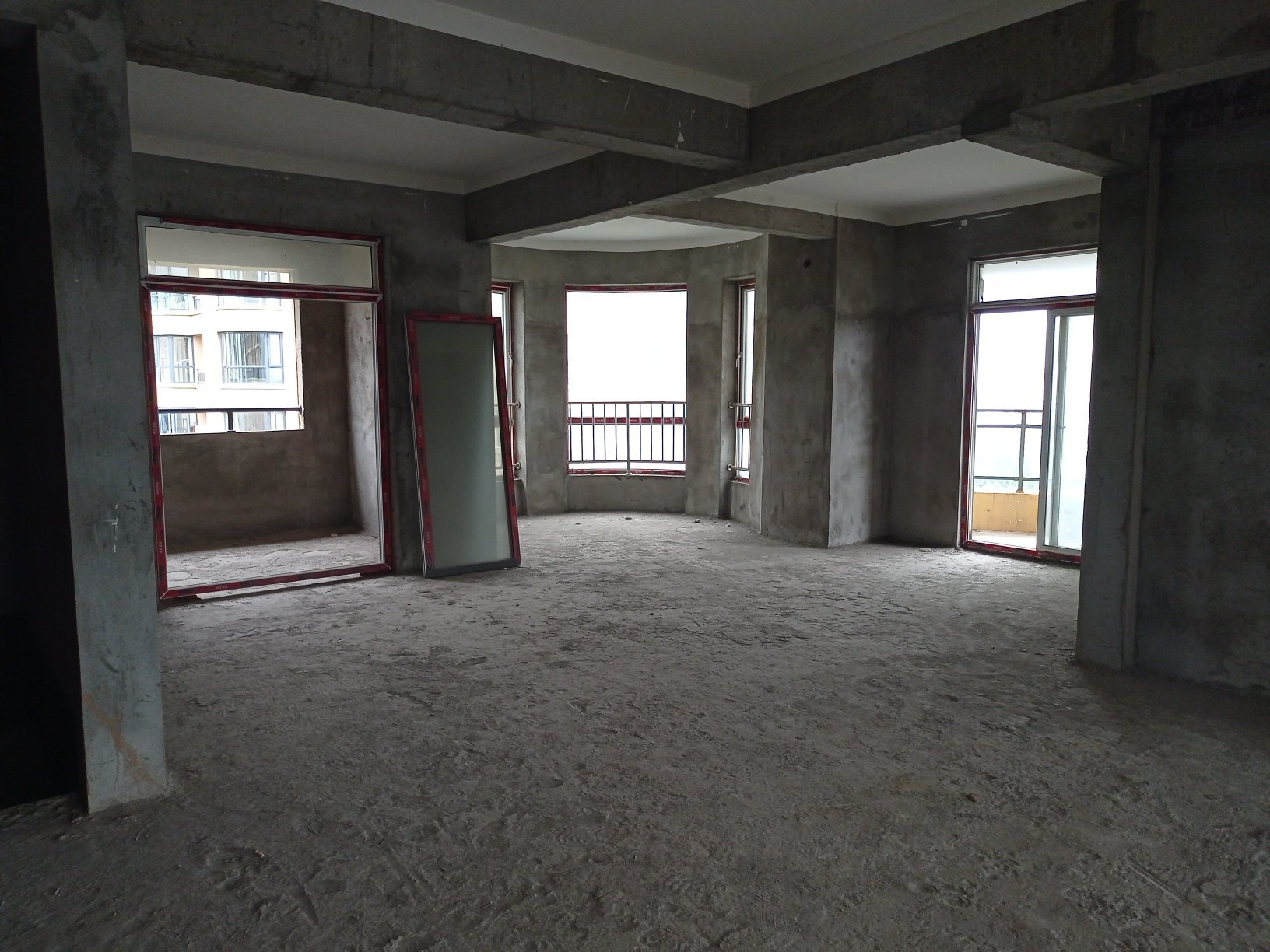 公园旁的家城东公园世家135平毛坯4房76万证件满二有钥匙 看房单价才5600要的速度