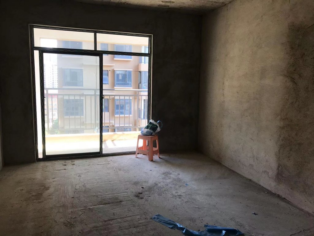 鸣森学府名都满庭春对面毛坯三房电梯中层看房方便房东诚意出售可按揭