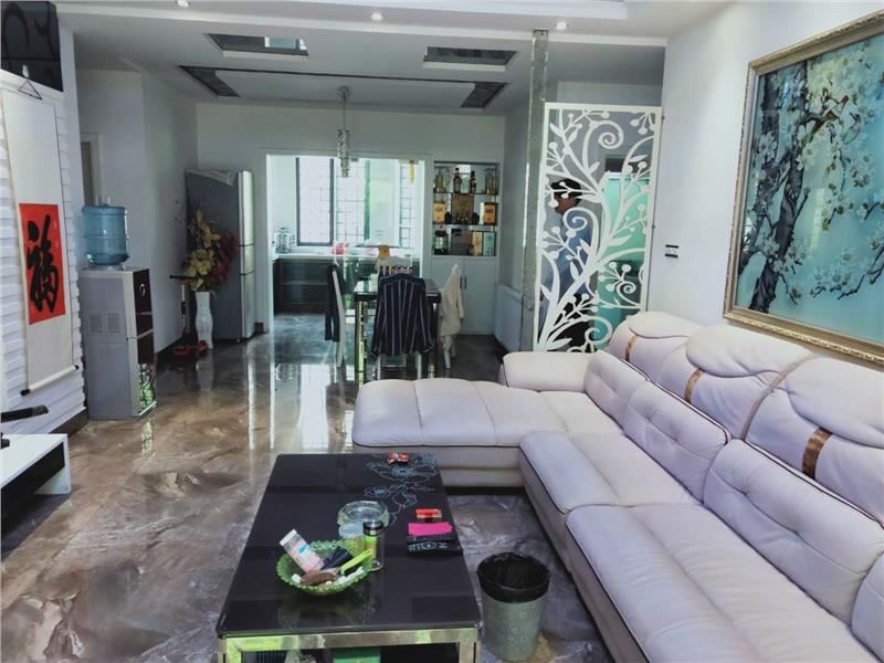 绿地华庭，精装大三房，小区环境好，绿化好，成色新！欢迎看房