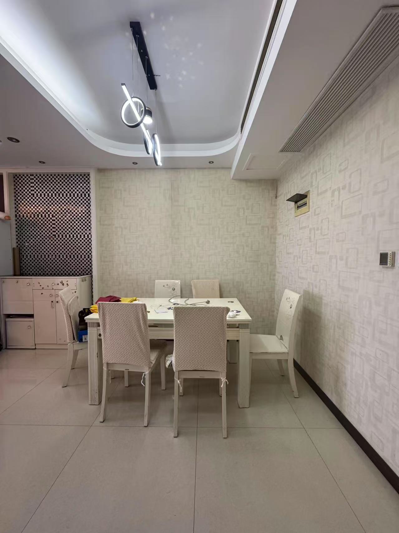 降价了，诚心出售，电梯房，单价不到3000，好楼层，速度来捡漏，精装三房