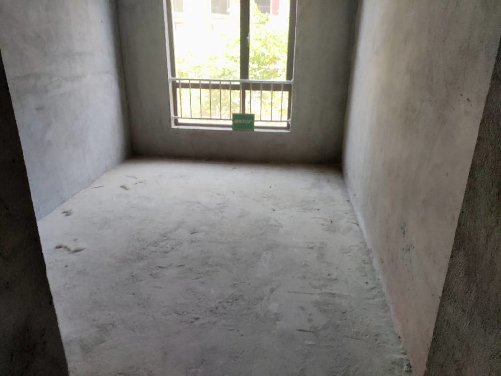 城西大盘绿地华庭香格里拉一二楼毛坯复式带花园空气清新天然氧吧房东诚意出售