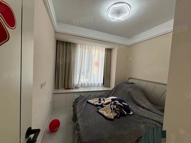 诚心出售，满庭春，全新装修，边户，一天未住，拎包即住！南北通透