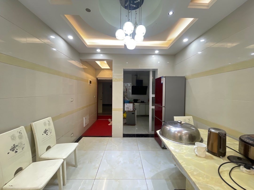 新城壹号精装3房出租，拎包入住，预约看房。