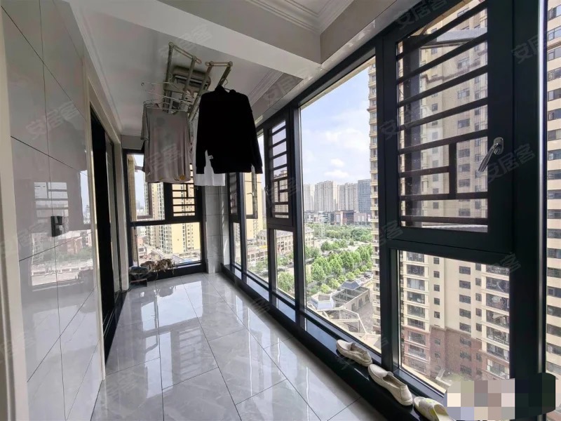 387，急售，城南，领秀城，精装大三房，中间好楼层，全屋品牌家具家电，业主诚心出售