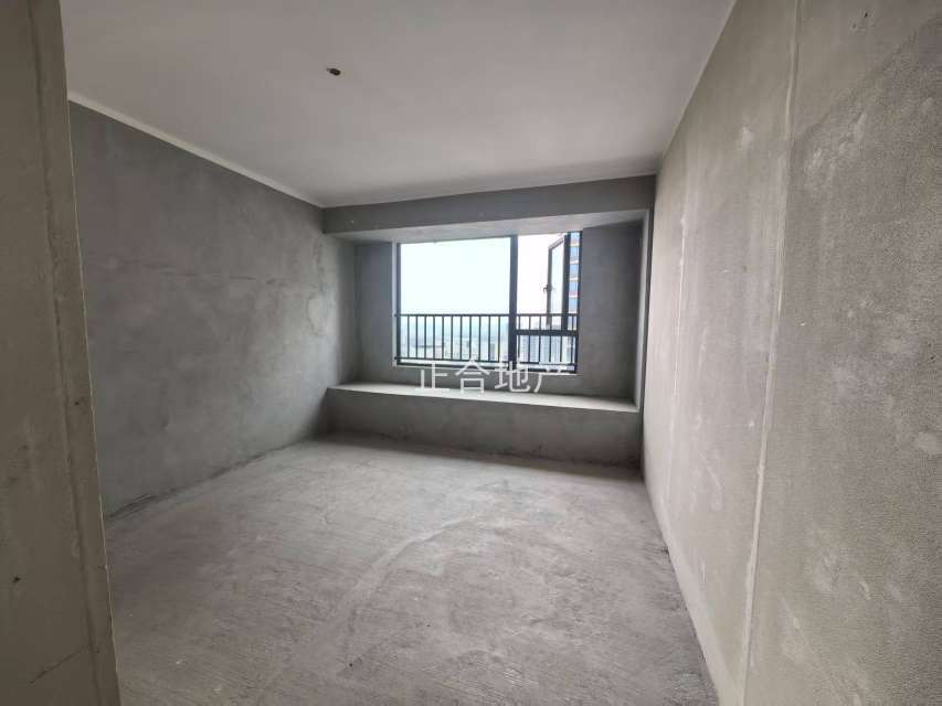 吾悦华府，4房2卫现房，中间好楼层东边户21楼，带车位，房东靠谱急卖，承担一半过户费，