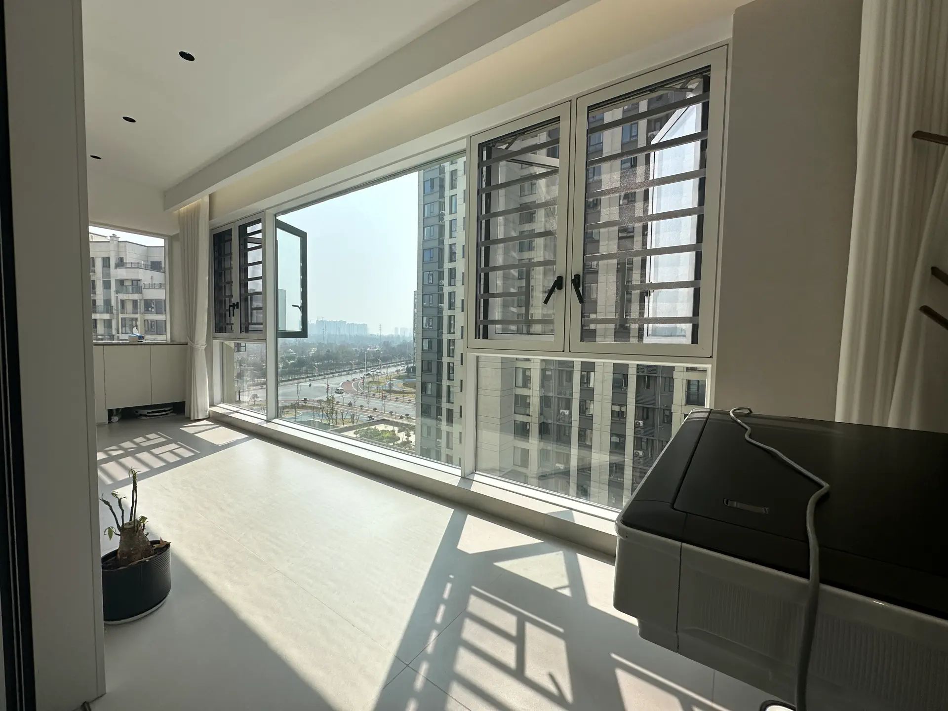 城南，蓝天花园，1梯1户，精装三房，好楼层，诚心出售