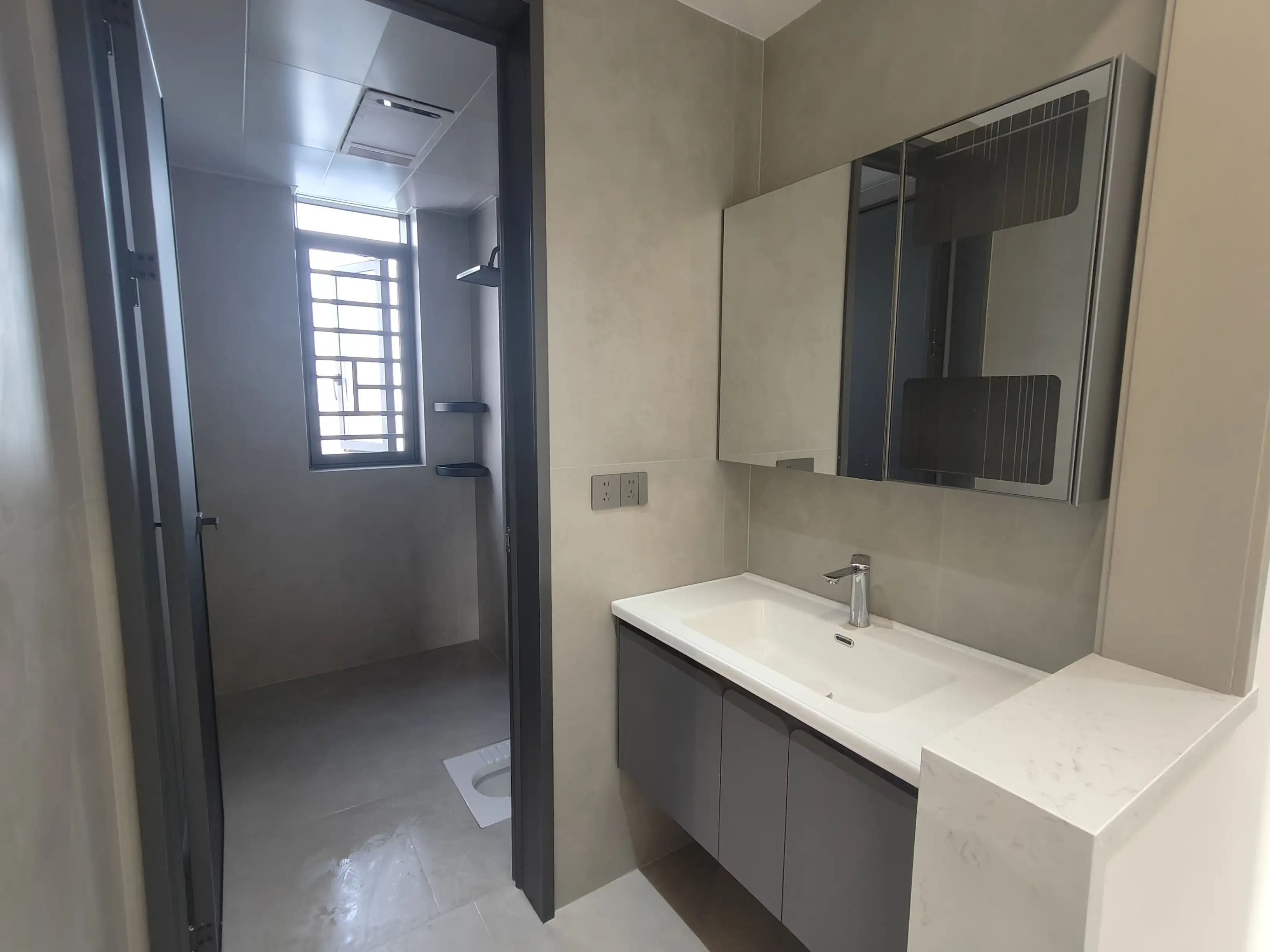 城南，南城郡，精装三房两卫，意式风，电梯好楼层，证满二