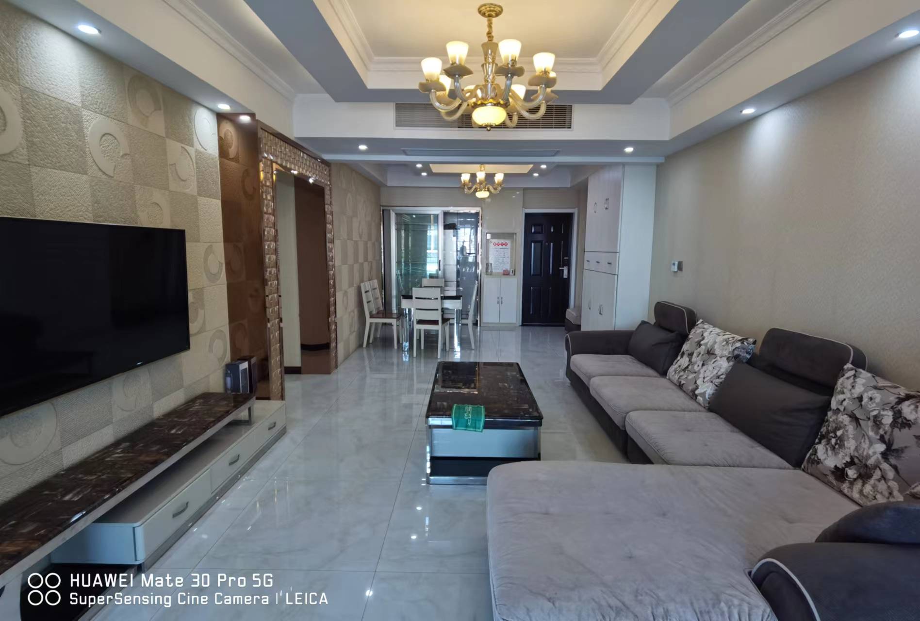 福星城 精装三房 家里的成色八九成新 看房方便 直接拎包入住 楼层也好