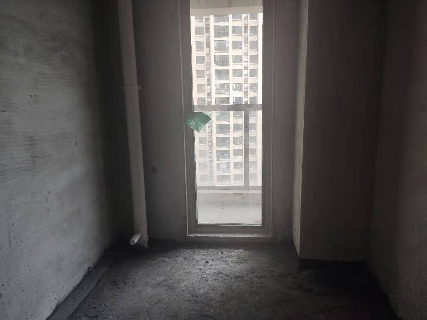 御湖世家现房136平带车位86万好楼层可贷款看房方便