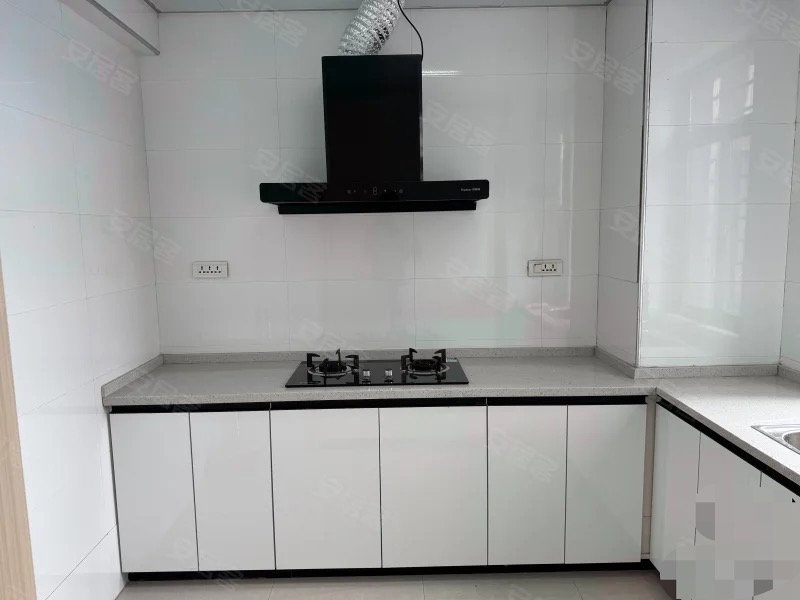 降价了，捡漏，步行街附近,电梯5楼，单价4600，精装三房二卫，实验二小