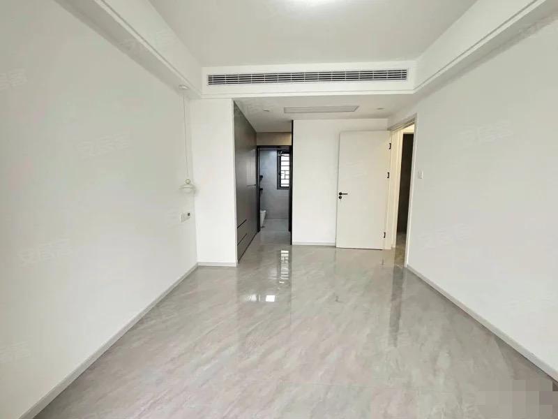 295，吾悦旁，蓝天花园，全新精装修，三房两卫，中间好楼层，全屋中央空调，兔宝宝板材