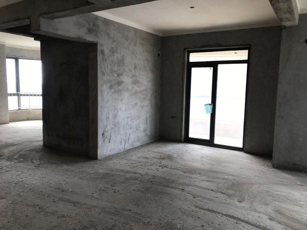 御台公馆.毛坯四房.证件满二.看房方便